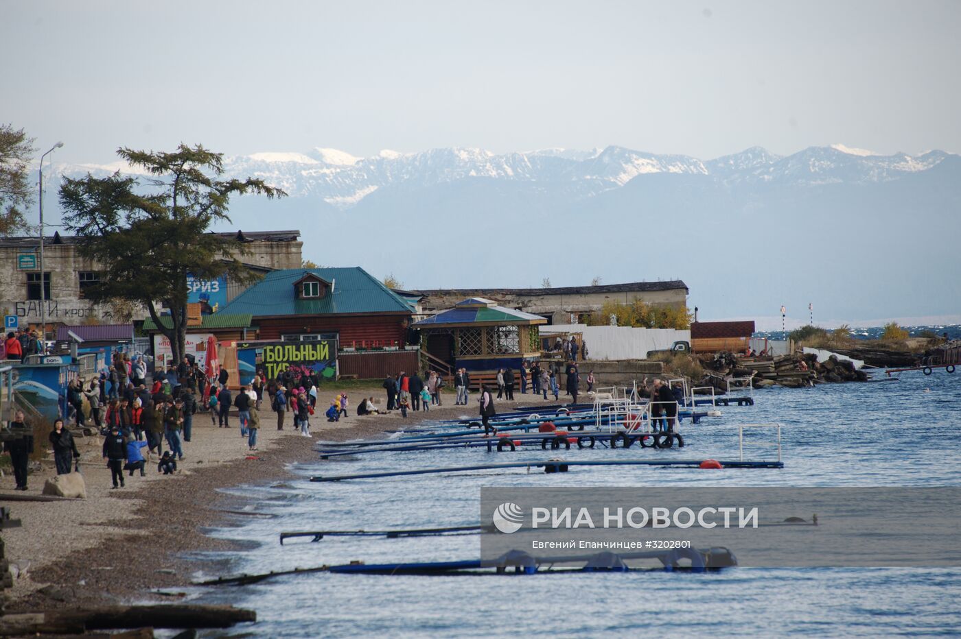 Поселок Листвянка на Байкале