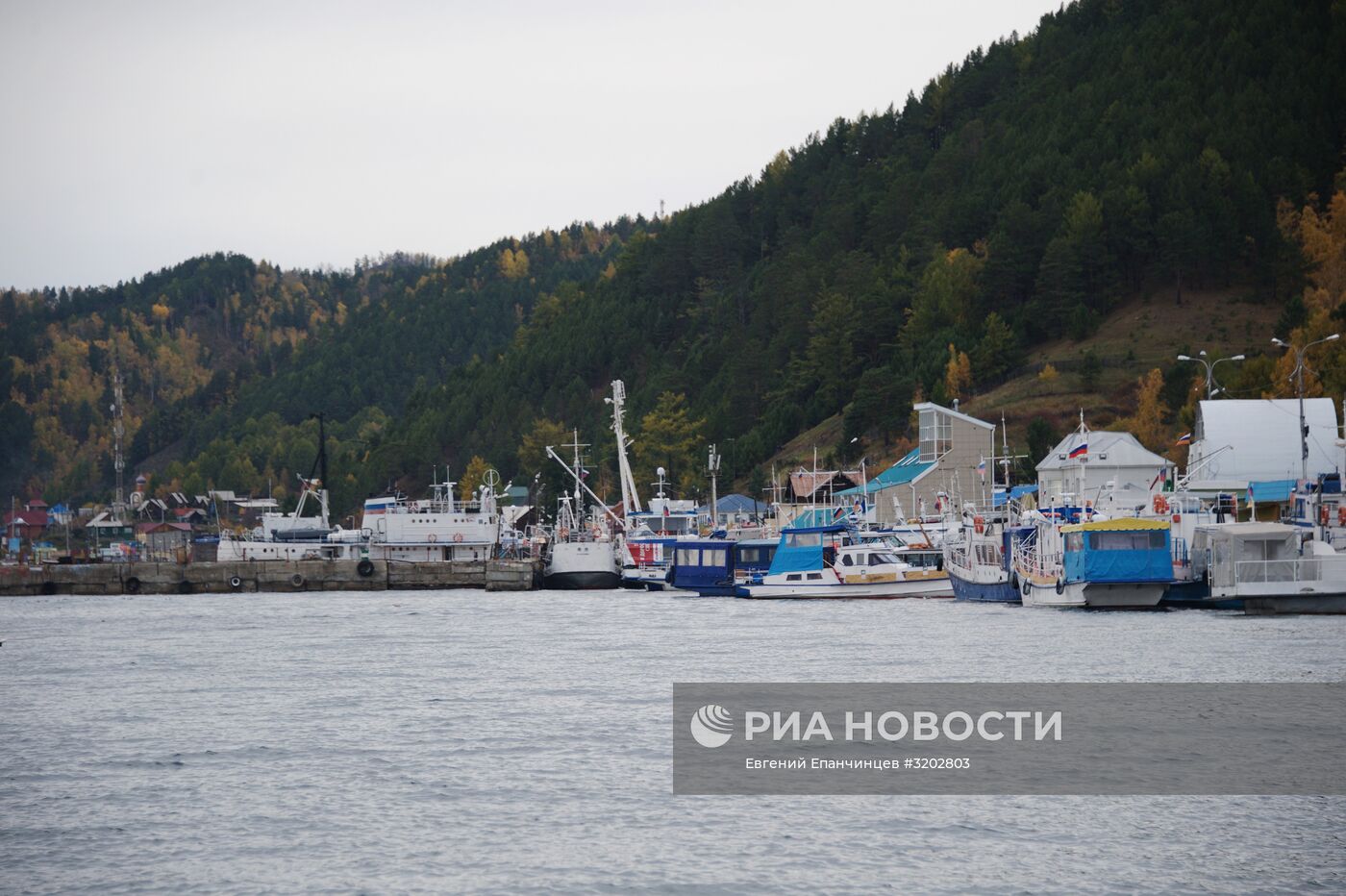 Поселок Листвянка на Байкале