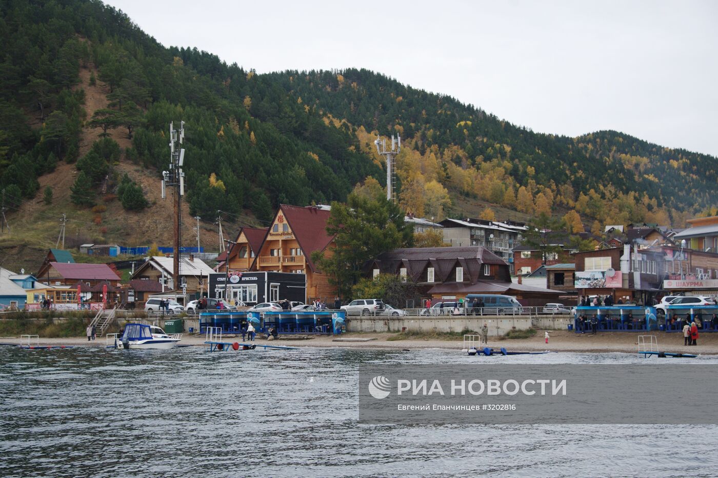 Поселок Листвянка на Байкале