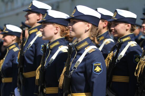 Принятие присяги девушками-курсантами Краснодарского летного училища