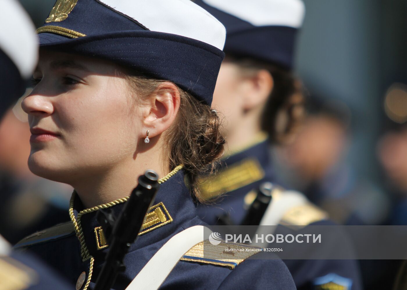 Принятие присяги девушками-курсантами Краснодарского летного училища