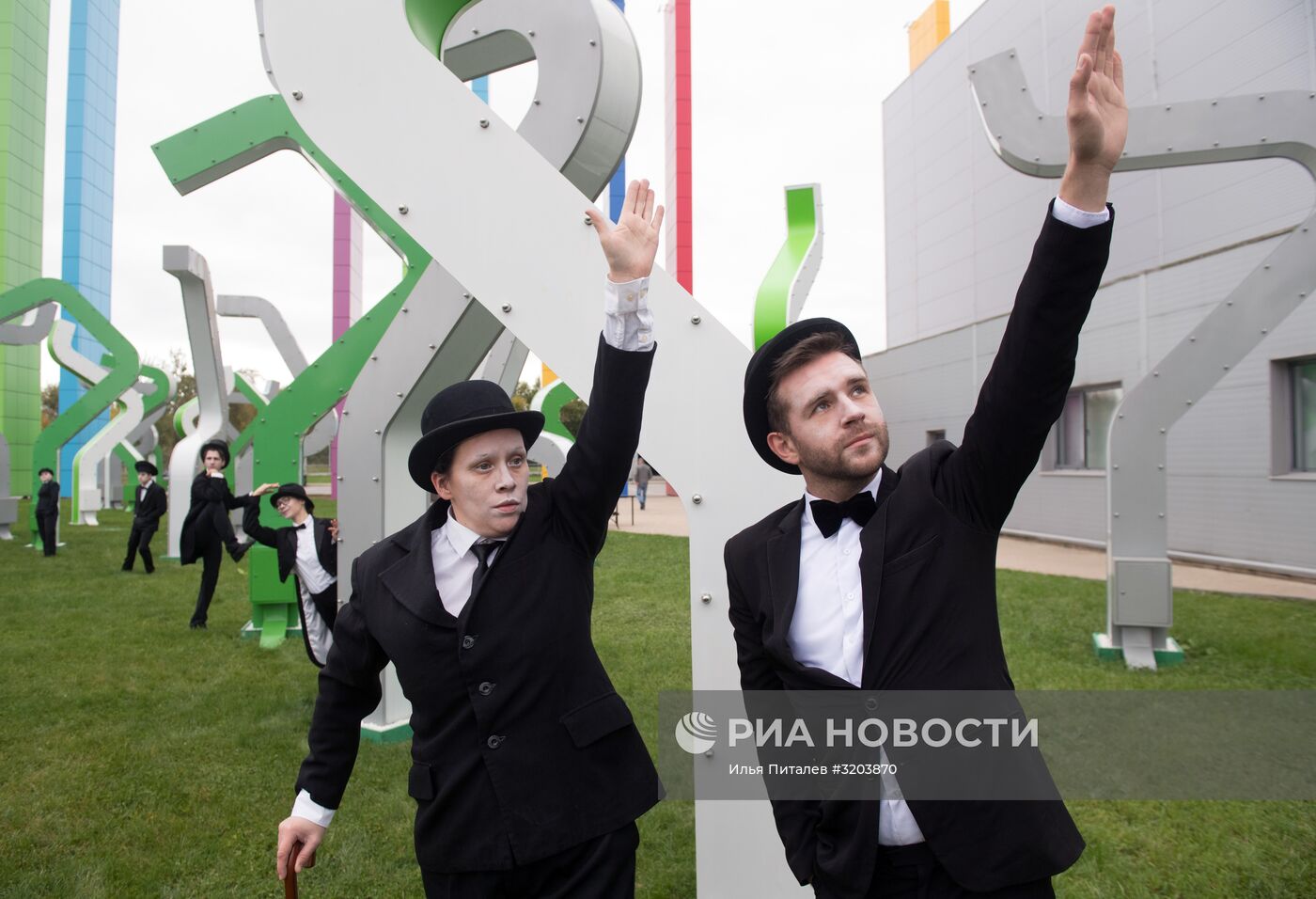 Закладка яблоневого сада на территории кинокомплекса "Главкино"