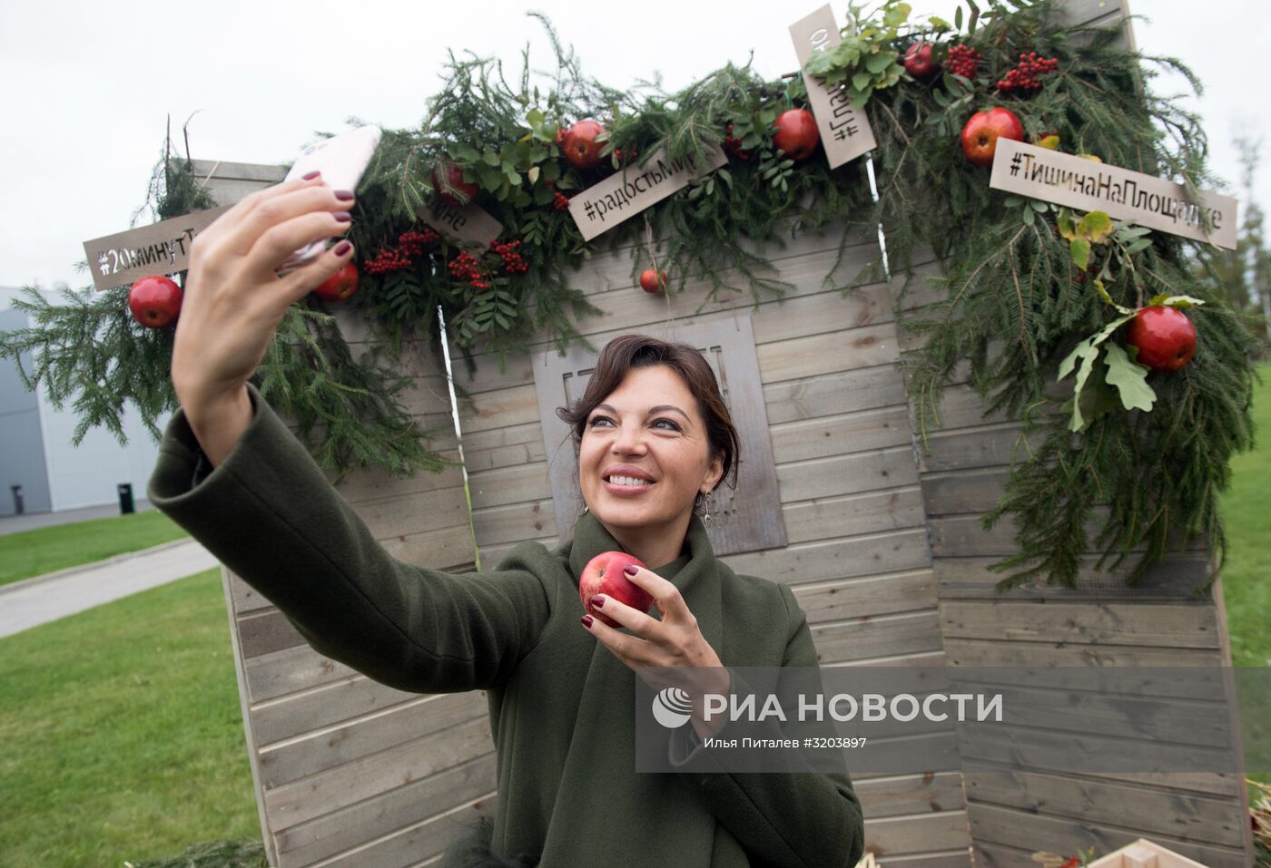 Закладка яблоневого сада на территории кинокомплекса "Главкино"