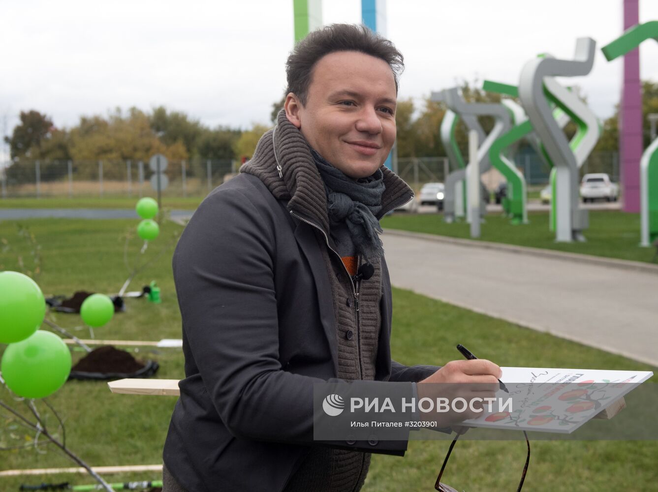 Закладка яблоневого сада на территории кинокомплекса "Главкино"