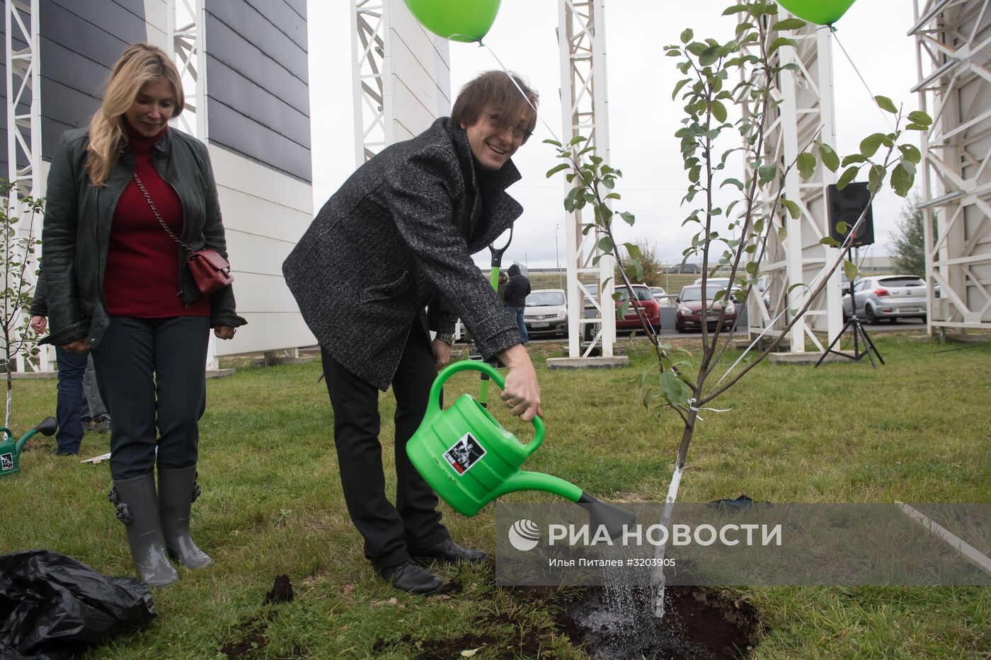 Закладка яблоневого сада на территории кинокомплекса "Главкино"