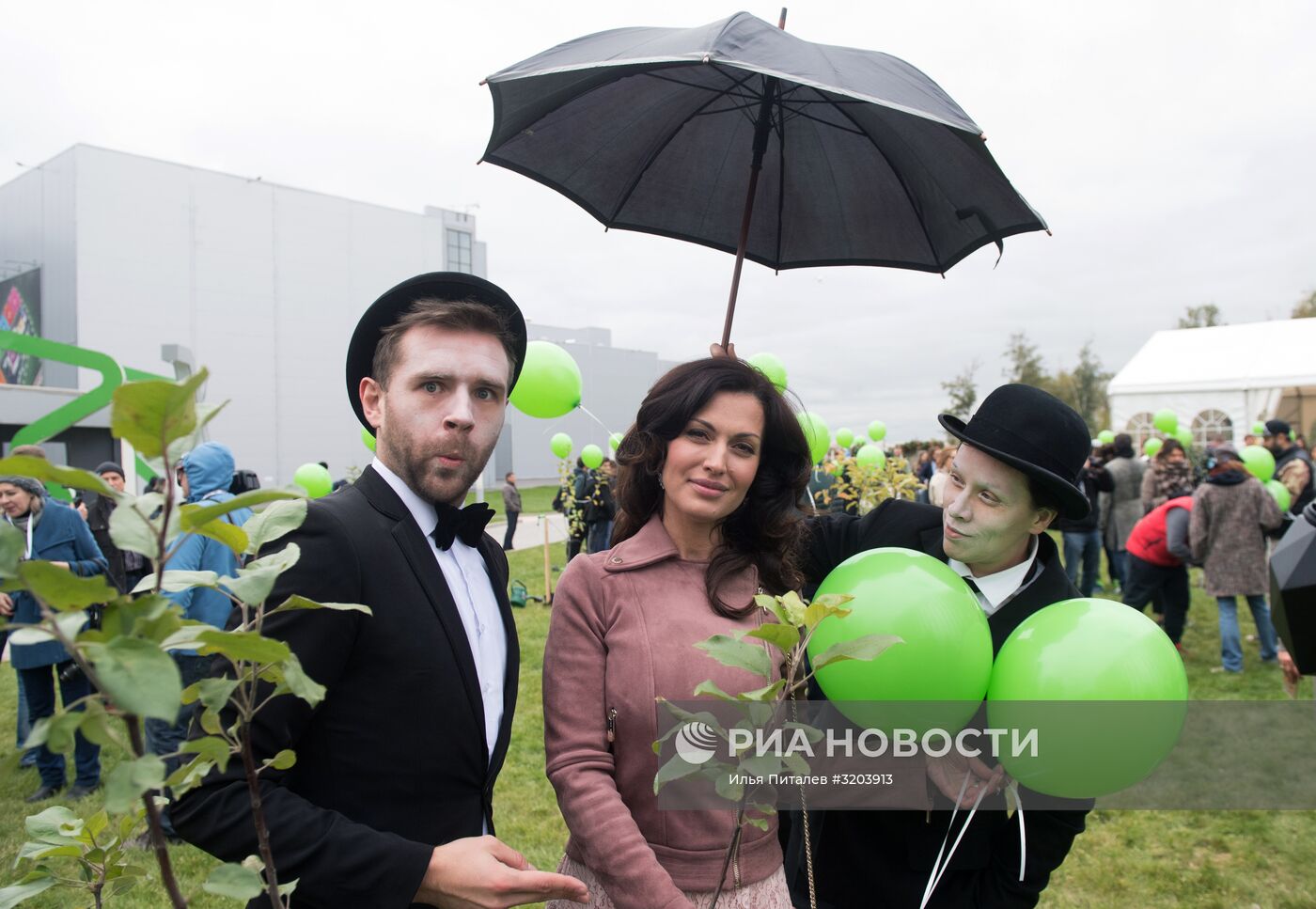 Закладка яблоневого сада на территории кинокомплекса "Главкино"