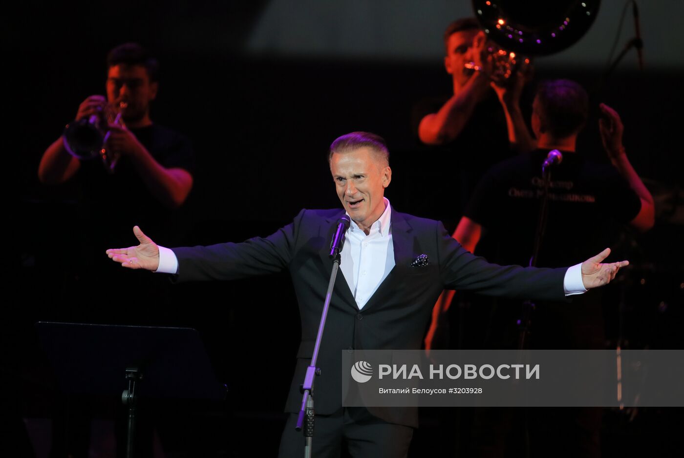 Концерт, посвященный 90-летию со дня рождения Олега Ефремова