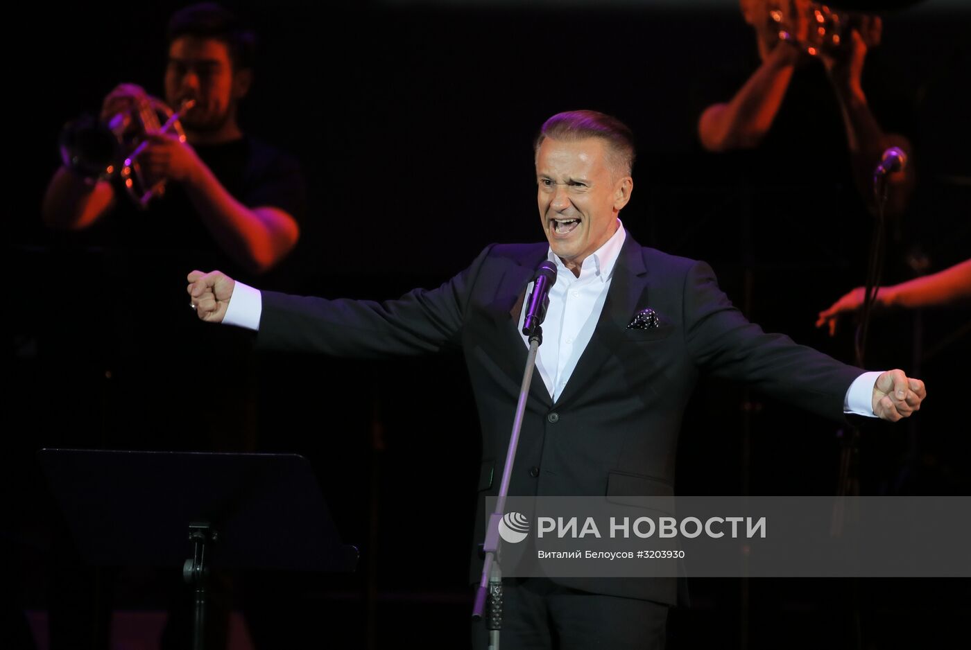 Концерт, посвященный 90-летию со дня рождения Олега Ефремова