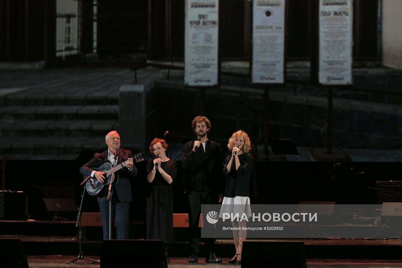 Концерт, посвященный 90-летию со дня рождения Олега Ефремова
