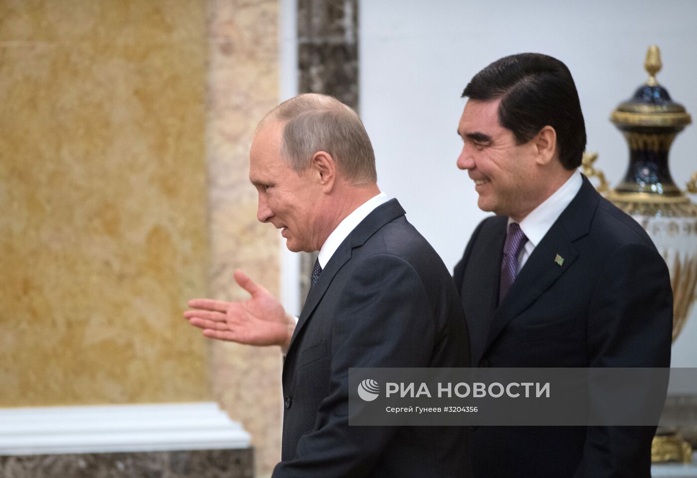 Официальный визит президента РФ В. Путина в Туркмению
