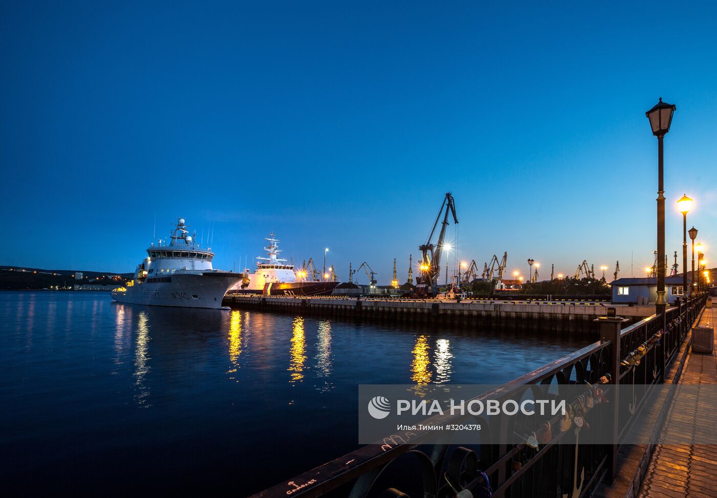 Корабли в портах Кольского залива