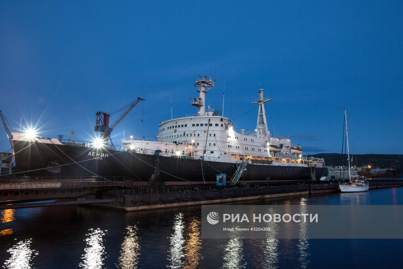 Корабли в портах Кольского залива