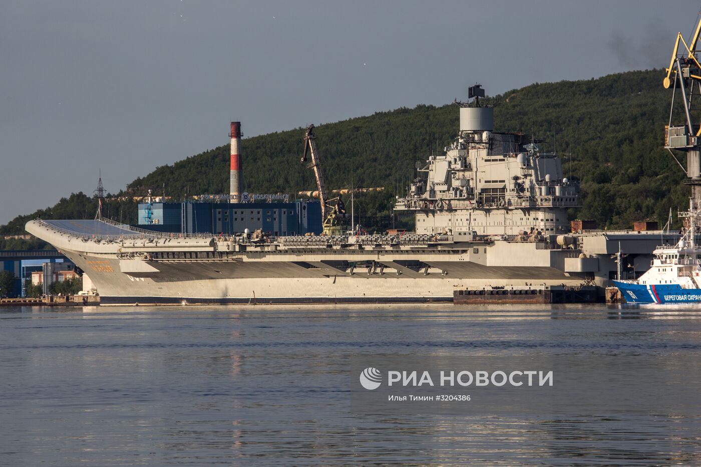 Корабли в портах Кольского залива