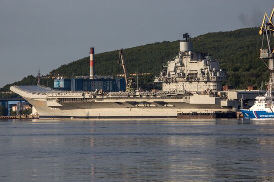 Корабли в портах Кольского залива