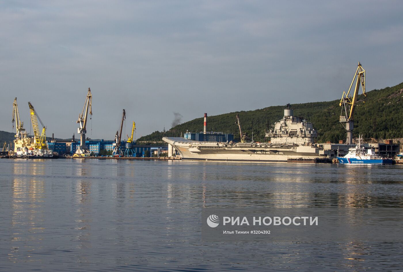 Корабли в портах Кольского залива