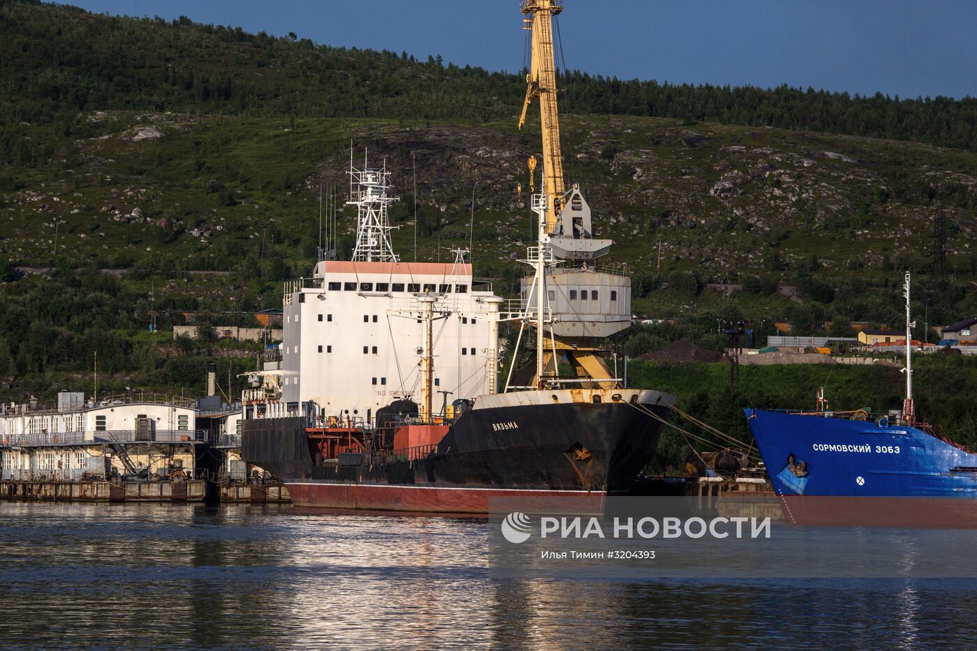 Корабли в портах Кольского залива