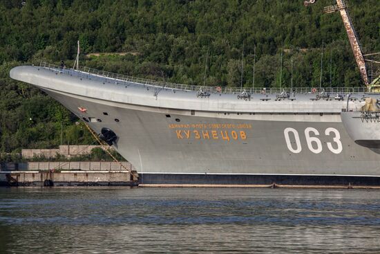 Корабли в портах Кольского залива