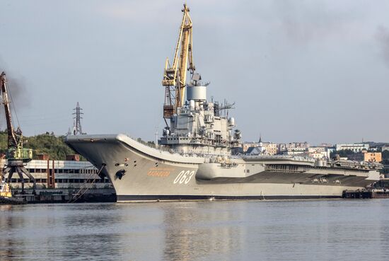 Корабли в портах Кольского залива