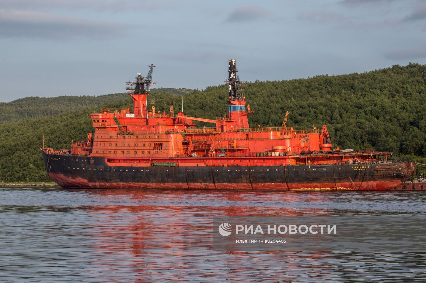 Корабли в портах Кольского залива