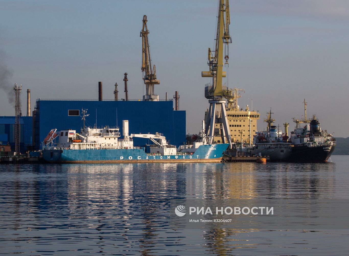 Корабли в портах Кольского залива