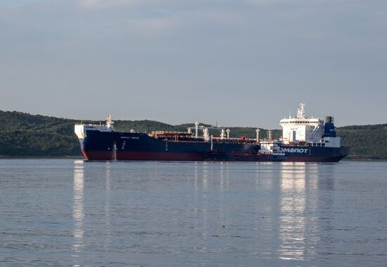 Корабли в портах Кольского залива