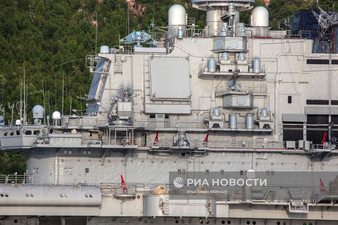 Корабли в портах Кольского залива