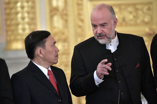 Президент РФ В. Путин принял верительные грамоты у 20 послов иностранных государств