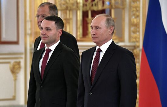 Президент РФ В. Путин принял верительные грамоты у 20 послов иностранных государств