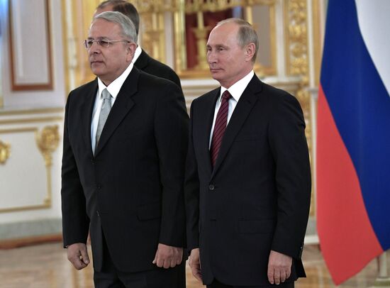 Президент РФ В. Путин принял верительные грамоты у 20 послов иностранных государств