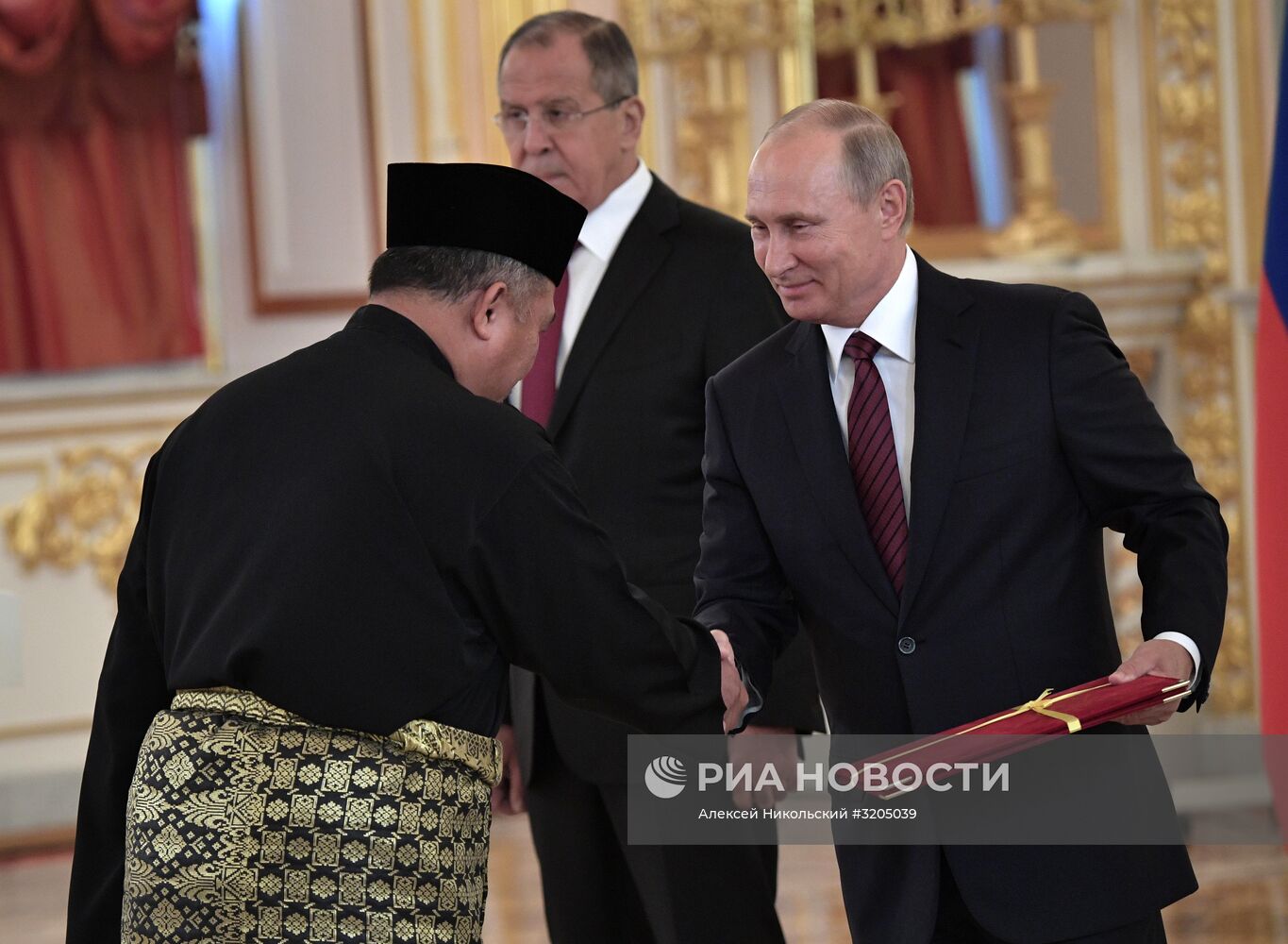 Президент РФ В. Путин принял верительные грамоты у 20 послов иностранных государств