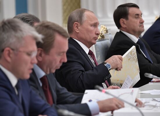 Президент РФ В. Путин провел заседание Совета по развитию физической культуры и спорта