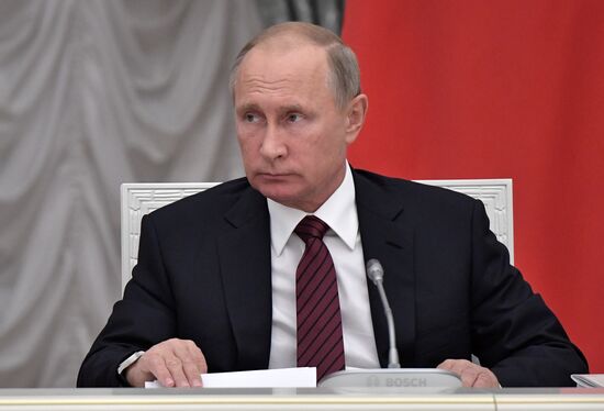Президент РФ В. Путин провел заседание Совета по развитию физической культуры и спорта