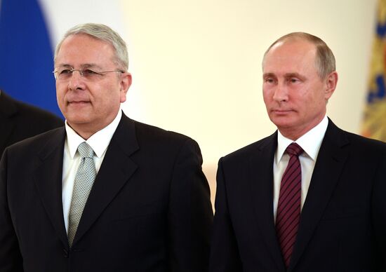 Президент РФ В. Путин принял верительные грамоты у 20 послов иностранных государств