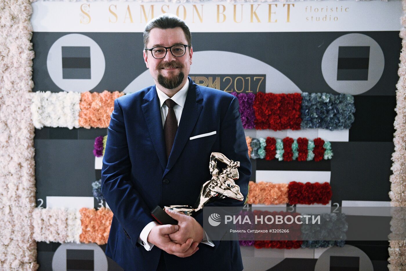 Тэфи 2003. Тэфи 2017 галкин. Вручение тэфи 2018 фото. Алексей коваленко — финалист премии в номинации "помощь людям". Владелец камеди клаб артур джанибекян.