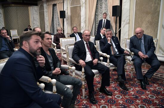 Встреча президента РФ В. Путина со съемочной группой фильма "Салют-7"