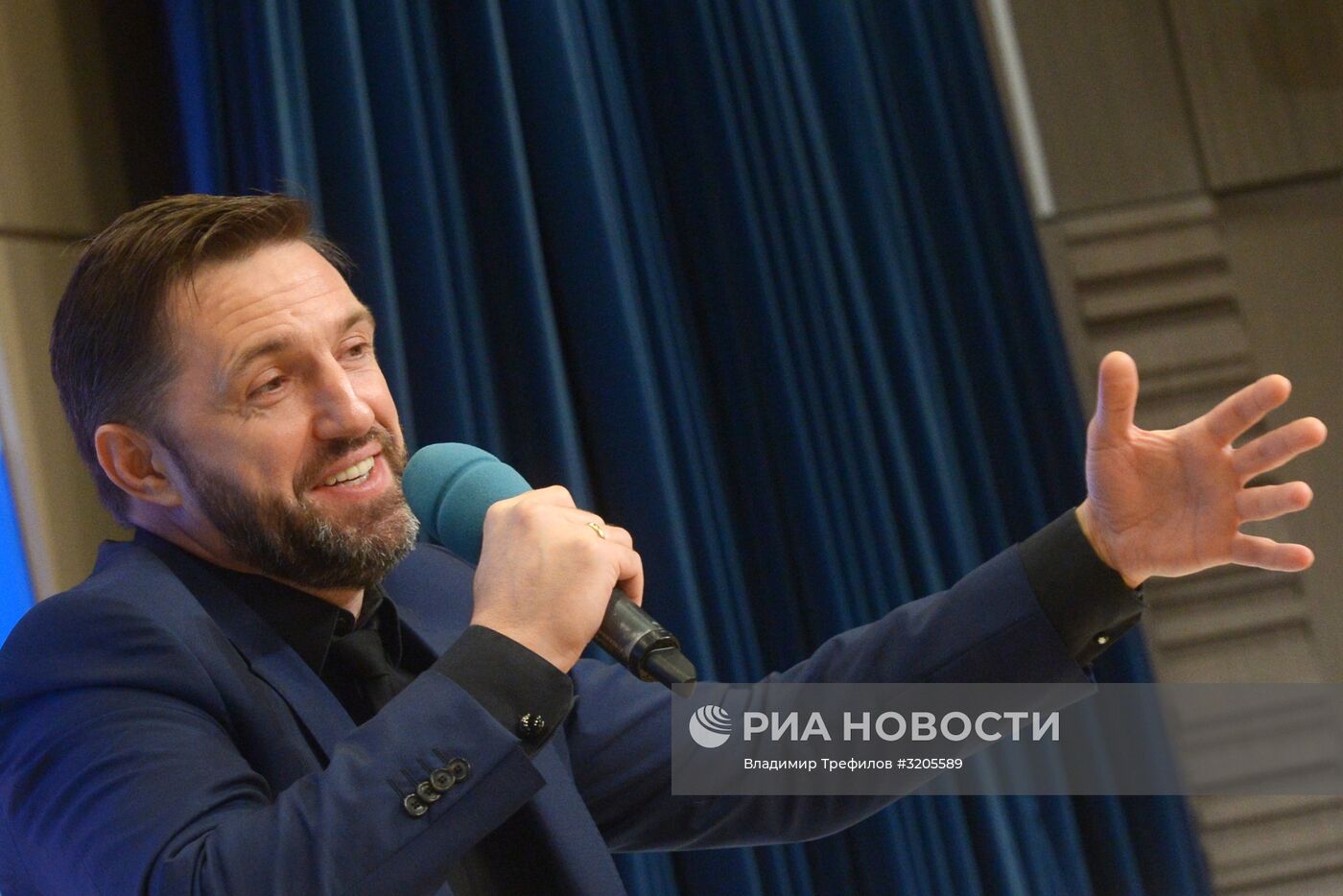 П/к актеров и создателей фильма "Салют -7"