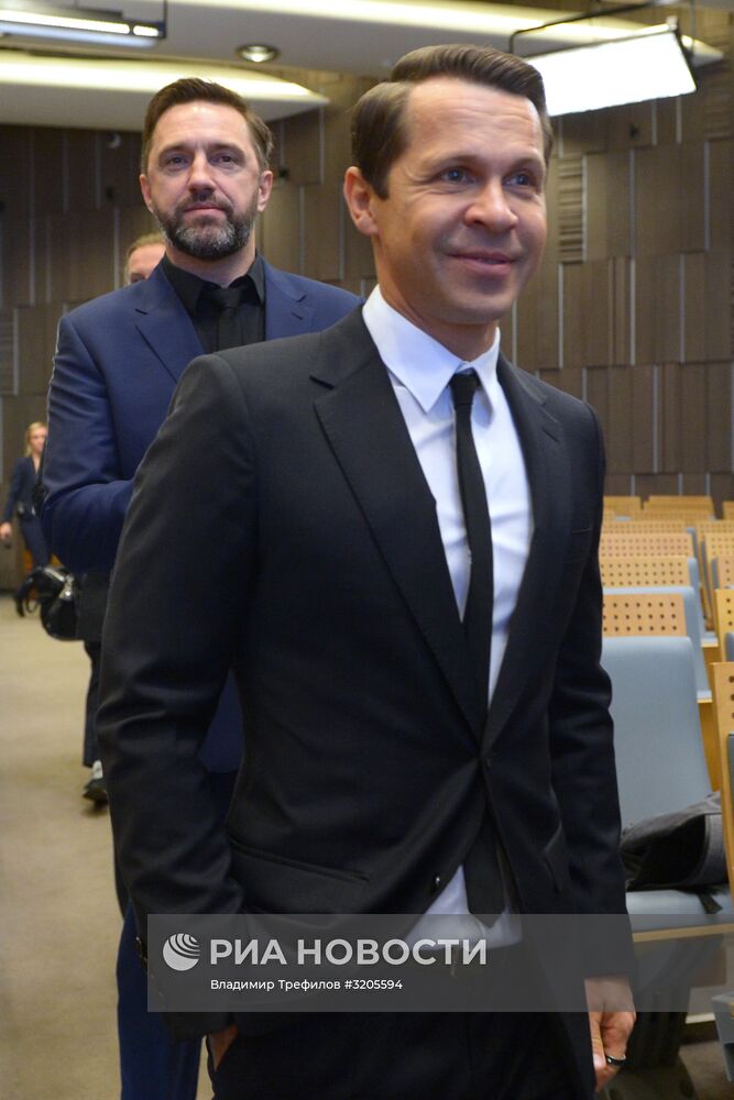 П/к актеров и создателей фильма "Салют -7"