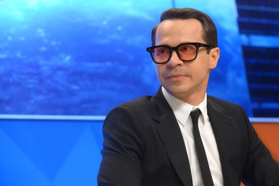 П/к актеров и создателей фильма "Салют -7"