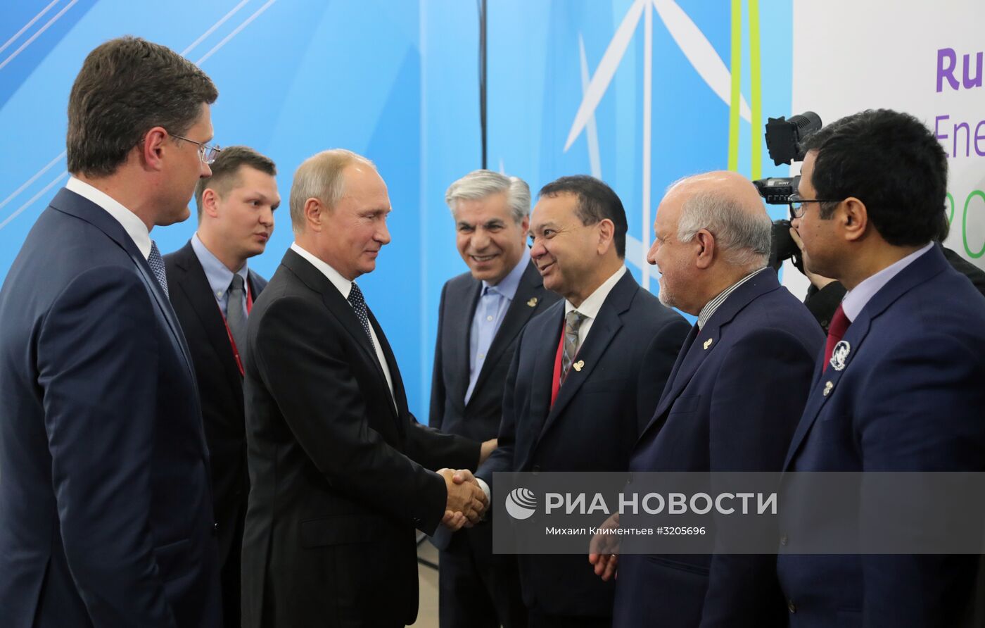 Президент РФ В. Путин принял участие в Международном форуме "Российская энергетическая неделя"