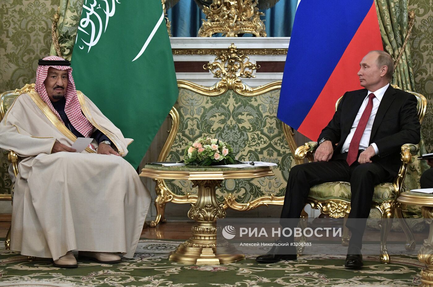 Переговоры президента РФ В. Путина с королем Саудовской Аравии С. Аль-Саудом