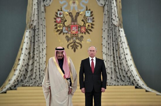 Переговоры президента РФ В. Путина с королем Саудовской Аравии С. Аль-Саудом