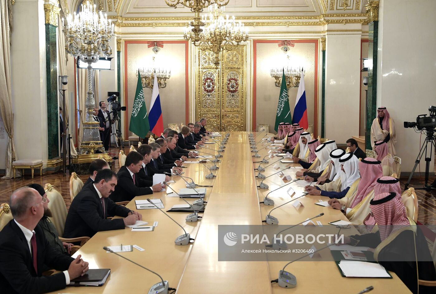 Переговоры президента РФ В. Путина с королем Саудовской Аравии С. Аль-Саудом