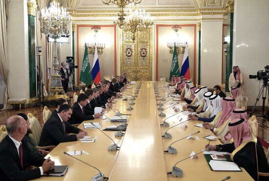 Переговоры президента РФ В. Путина с королем Саудовской Аравии С. Аль-Саудом