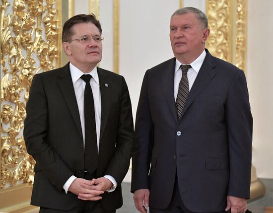 Переговоры президента РФ В. Путина с королем Саудовской Аравии С. Аль-Саудом