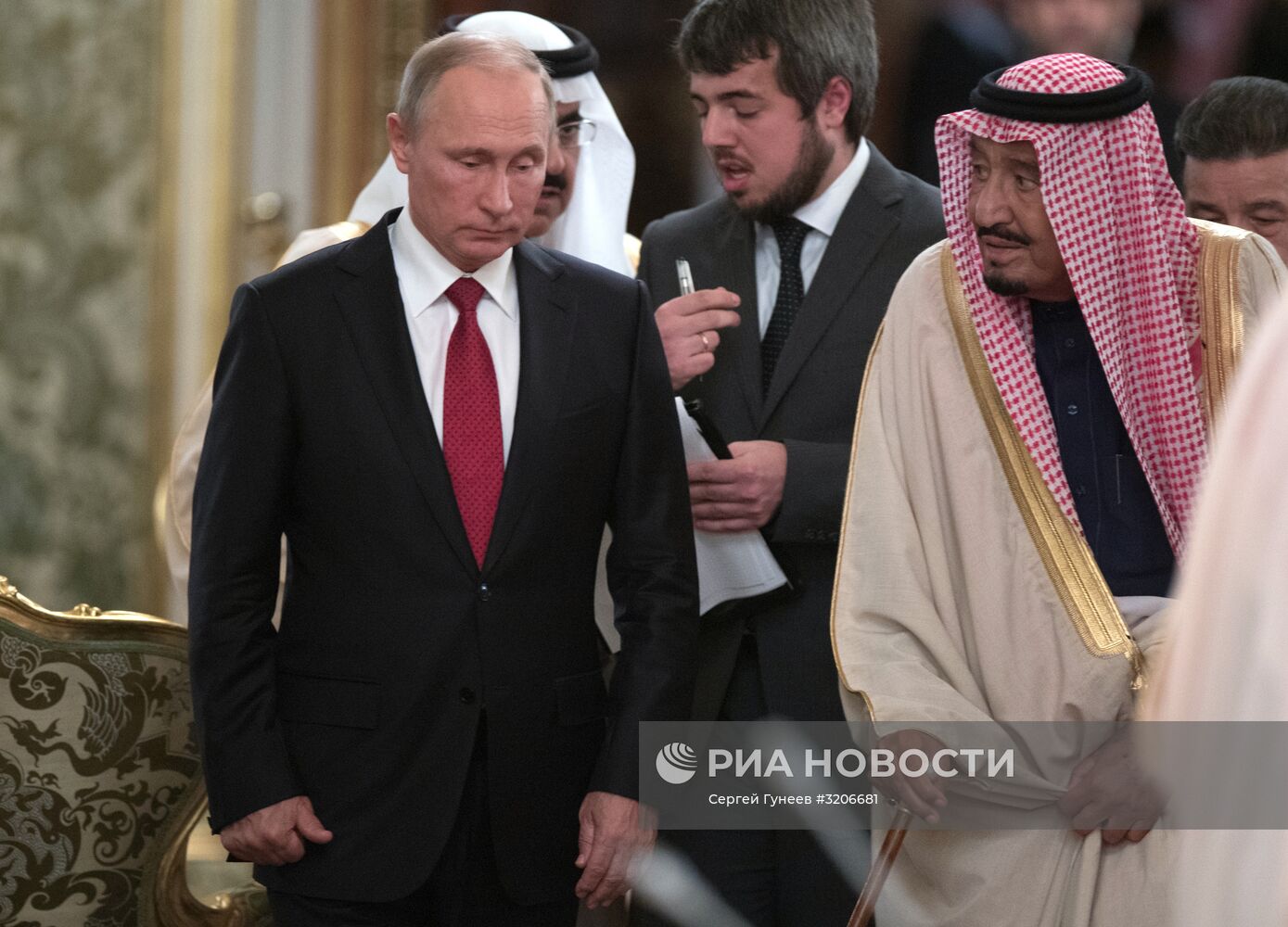 Переговоры президента РФ В. Путина с королем Саудовской Аравии С. Аль-Саудом