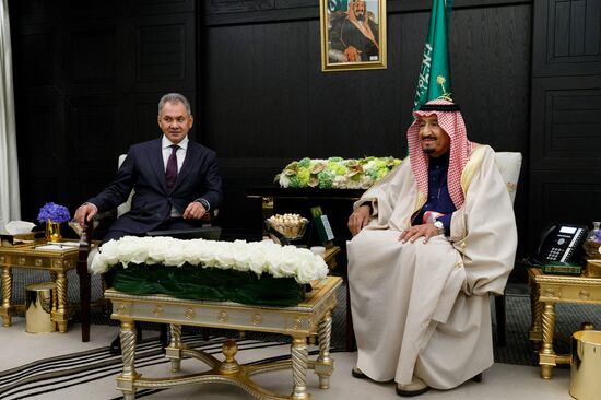 Министр обороны РФ С. Шойгу встретился с королем Саудовской Аравии С. Аль-Саудом