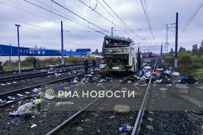 Автобус и поезд столкнулись на ж/д переезде во Владимирской области