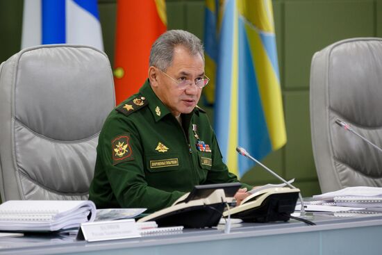 Министр обороны С.Шойгу провел селекторное совещание с руководством ВС РФ