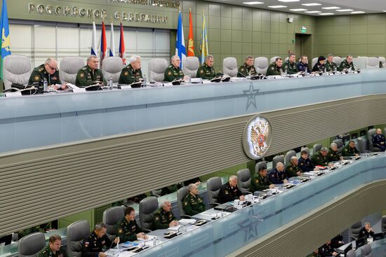 Министр обороны С.Шойгу провел селекторное совещание с руководством ВС РФ