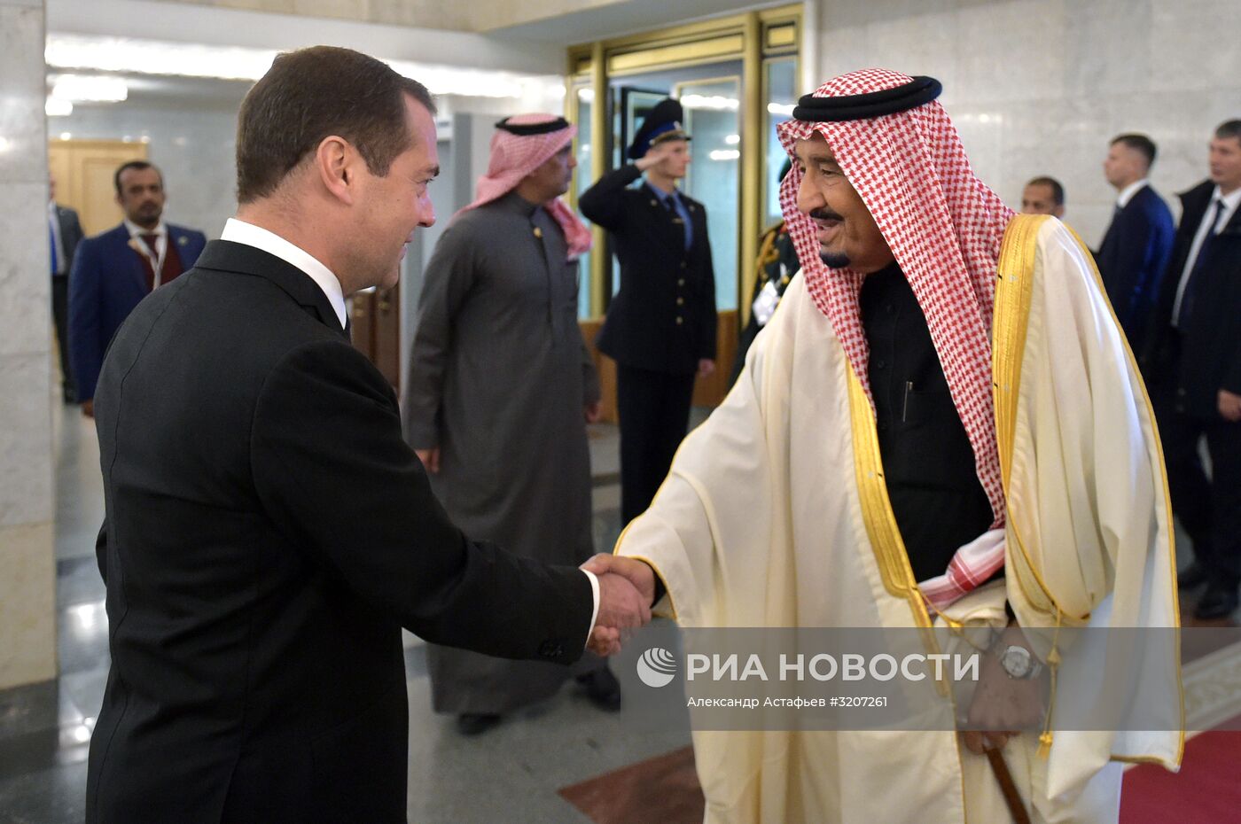 Премьер-министр РФ Д. Медведев встретился с королем Саудовской Аравии С.Аль Саудом
